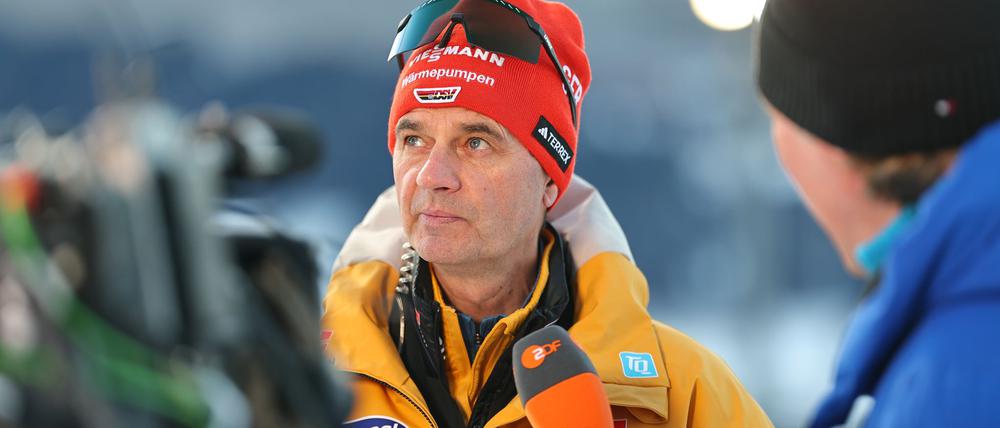 Wirkt teilweise genervt: Bundestrainer Stefan Horngacher.