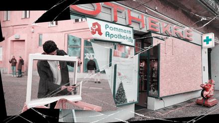 Aufräumarbeiten eines Glasers vor der Pommern-Apotheke in Berlin-Schöneberg. Eine Montage des Tagesspiegel.