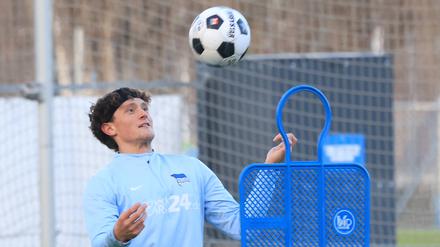 Herthas Fabian Reese trainierte am Donnerstag individuell. 
