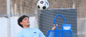 Herthas Fabian Reese trainierte am Donnerstag individuell. 