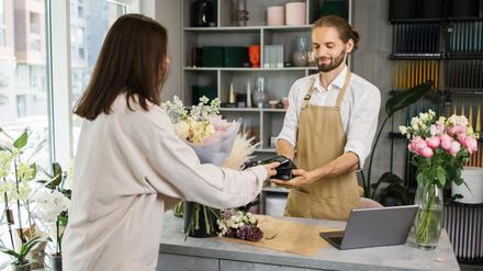Wenn der Blumenladen um die Ecke Mastercard nimmt, kann man auch dort mit der Regional Hero-Karte zahlen. 
