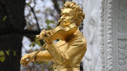 Güldenes Strahlen. Das Johann-Strauss-Denkmal im Wiener Stadtpark, geschaffen von Edmund von Helmer.