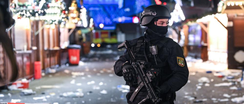 Nach dem Anschlag auf dem Magdeburger Weihnachtsmarkt soll ein Gutachten zum Täter in Auftrag gegeben werden. (Archivbild)