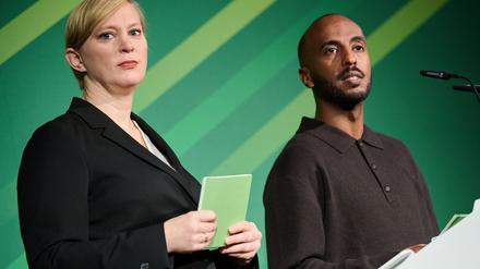 Die beiden Landesvorsitzenden der Berliner Grünen, Nina Stahr und Philmon Ghirmai, befürworten eine externe Meldestelle für Betroffene von Diskriminierung oder sexuellen Übergriffen. (Archivbild)