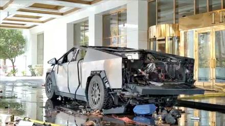 Der ausgebrannte Cybertruck vor dem Hotel in Las Vegas.