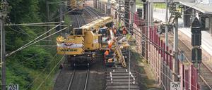 Bereits im vergangenen Jahr wurde an der Bahnstrecke zwischen Berlin und Hamburg gebaut. (Archivbild)