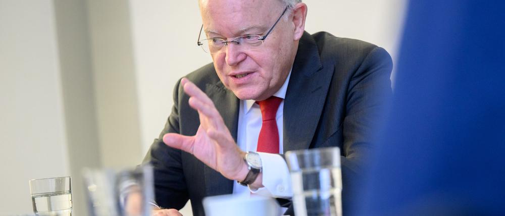 Deutschland sei das einzige Industrieland, das versuche, durch Sparen ans Ziel zu kommen, sagt Niedersachsens Ministerpräsident Weil. (Archivbild)