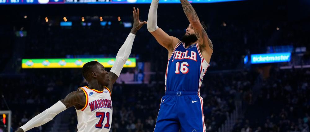 Dennis Schröder (links) durfte mit den Warriors mal wieder jubeln.