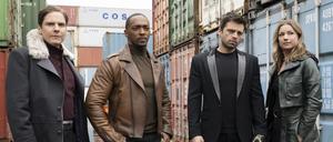 Avengers geschrumpft. The Falcon (Anthony Mackie), Winter Soldier (Sebastian Stan) und Sharon Carter (Emily VanCamp) verbünden sich gegen die revolutionären „Flag Smashers“ mit ihrem Erzfeind Baron Helmut Zemo (Daniel Brühl, links).