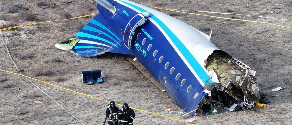 Gut eine Woche nach dem Flugzeugabsturz in Kasachstan mit 38 Toten hat in Brasilien die Analyse der Flugschreiber der in dem südamerikanischen Land gebauten Unglücksmaschine begonnen.