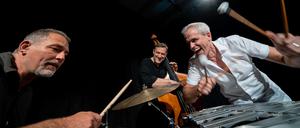 Schlagzeuger Kay Lübke und Bassist Arnulf Ballhorn bilden zusammen mit Oli  Bott das nach dem Vibrafonisten benannte Trio.