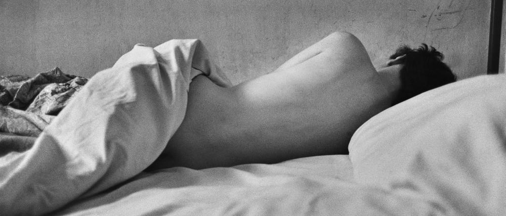 Ein Bild der Serie „Das Auge der Liebe“ von René Groebli, die 1952 in Paris entstand.