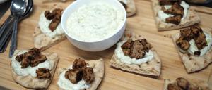 Koji Chunks auf Pita-Brot.