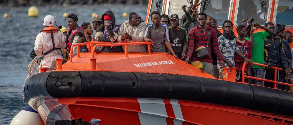Auf dem Weg in die erhoffte bessere Zukunft verlieren immer wieder Migranten ihr Leben im Meer. (Archivbild)