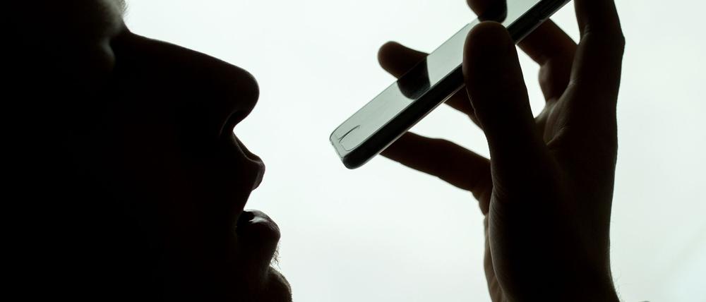 Im Rechtsstreit um das mutmaßliche Mithören von Privatgesprächen seiner Nutzer durch seinen Sprachassistenten Siri hat Apple einer Zahlung von 95 Millionen Dollar zugestimmt.