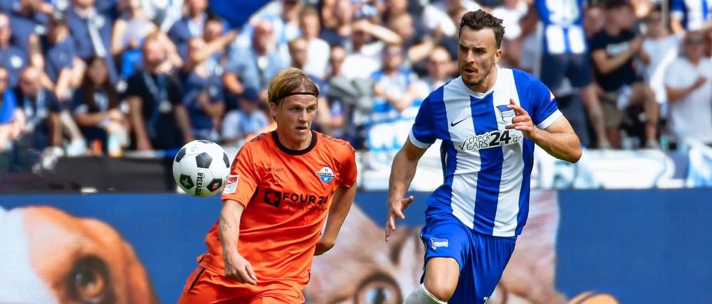 Haris Tabakovic (r.) hat zu Saisonbeginn noch drei Pflichtspiele für Hertha BSC bestritten.