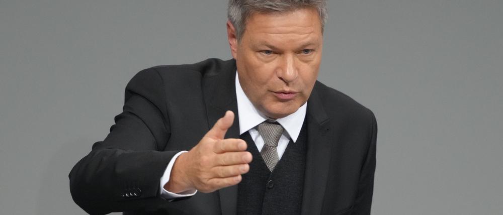 Grünen-Kanzlerkandidat Habeck hält eine Erhöhung der Verteidigungsausgaben auf 3,5 Prozent für nötig.