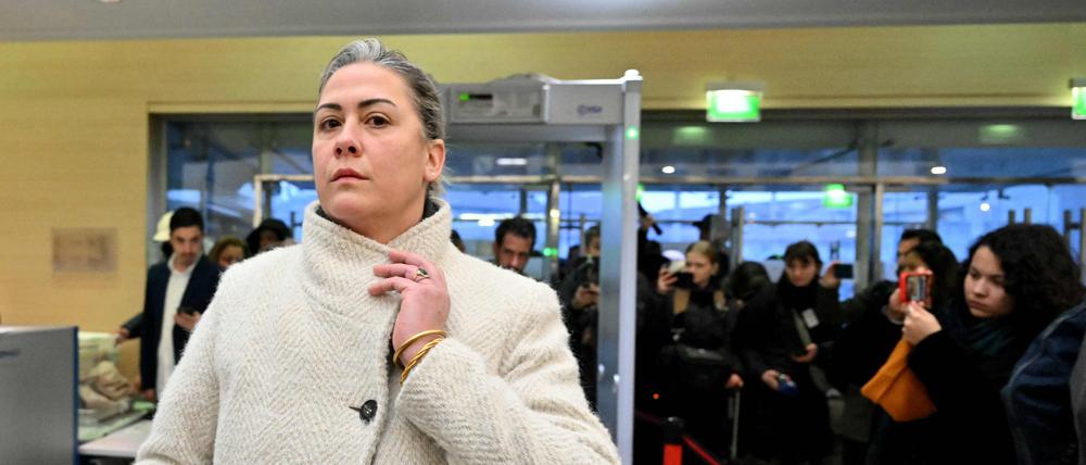 Caroline Darian am 19. Dezember auf dem Weg ins Gericht von Avignon. 