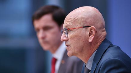 André Berghegger, Hauptgeschäftsführer des Deutschen Städte- und Gemeindebundes DStGB und Uwe Brandl, Präsident des Deutschen Städte- und Gemeindebundes DStGB, am 3.01.2025 in Berlin. 