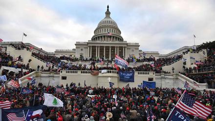 Vor vier Jahren drangen Trump-Unterstützer gewaltsam in das US-Kapitol ein.