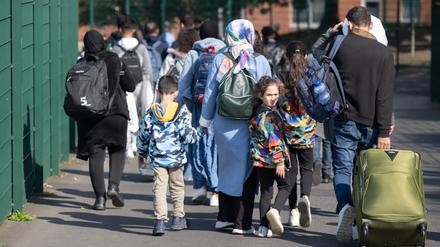 Flüchtlinge kommen in der hessischen Erstaufnahmeeinrichtung in Gießen an.