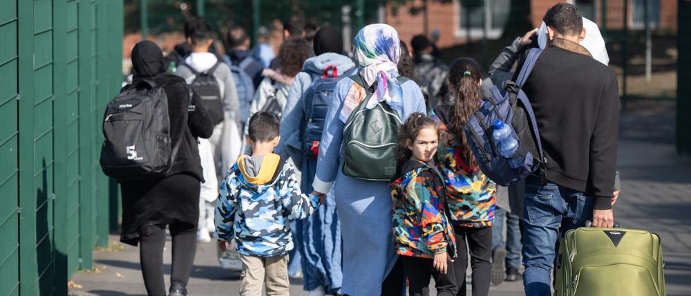 Flüchtlinge kommen in der hessischen Erstaufnahmeeinrichtung in Gießen an.