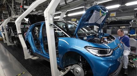 E-Autos wie der in Zwickau gebaute ID.3 von Volkswagen verkaufen sich weniger gut als erhofft. 