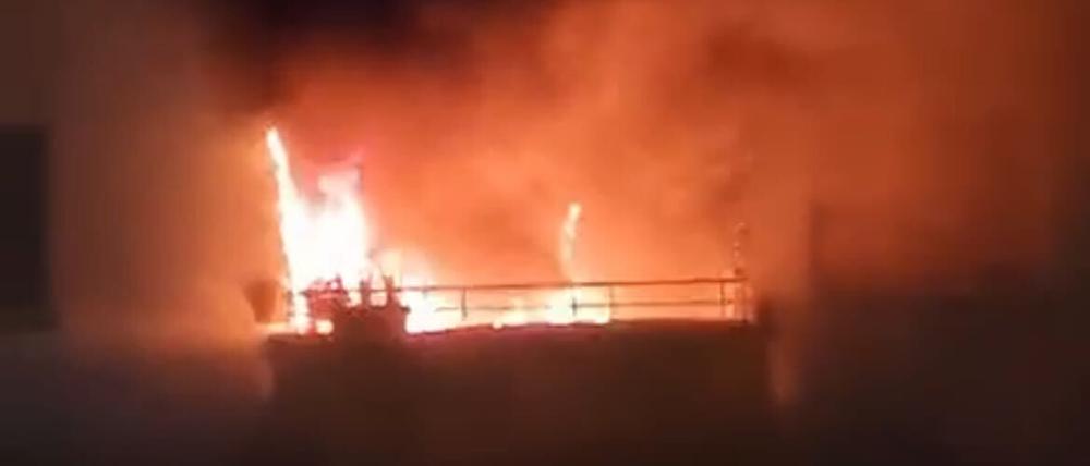 Der gesamte Balkon der Familie Caliskan stand in Flammen.