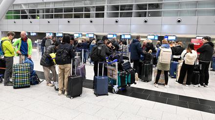 Für viele Passagiere wurde die Grenzkontrolle an den deutschen Flughäfen wegen einer IT-Störung zur Nervenprobe.