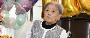 Dieses von der Stadt Ashiya zur Verfügung gestellte Foto zeigt Tomiko Itooka, die am 23. Mai 2024 in ihrem Pflegeheim in Ashiya, Westjapan, ihren 116. Geburtstag feiert.