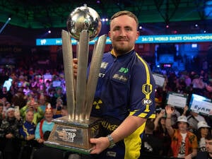 Luke Littler gewann den Titel bei der WM 2025. Im Finale besiegte er Michael van Gerwen nach Sätzen 7:3.