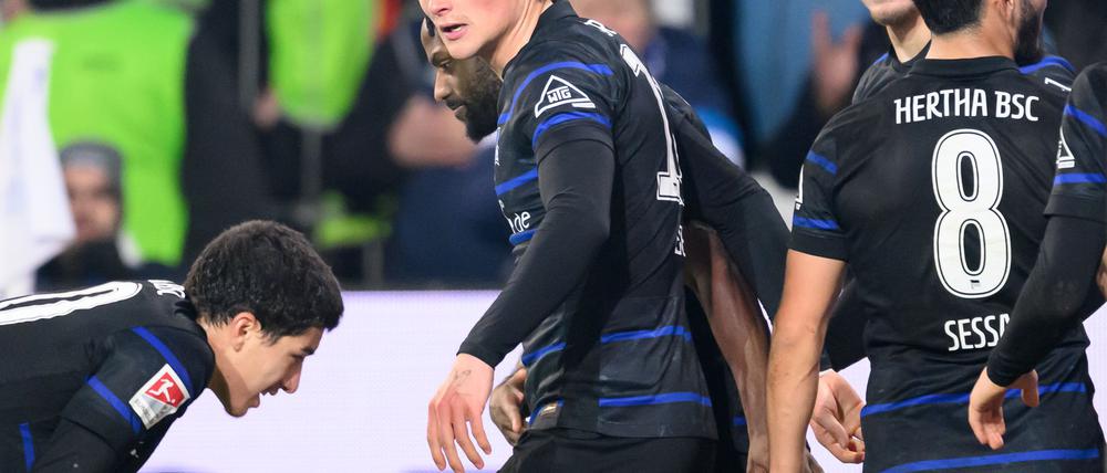 Fabian Reese (M) bereitet sich mit Hertha auf die Rückrunde vor.