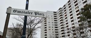 Emstaler Platz in Tegel-Süd Hier wurden in der Silvesternacht durch eine Kugelbombe 8 Personen, darunter ein 7-jähriger Junge, teils schwerverletzt.