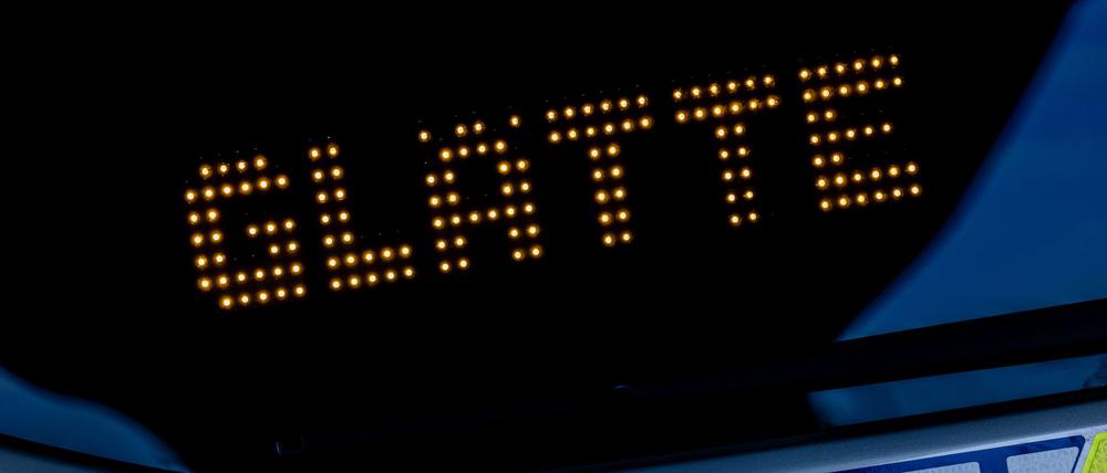 In Brandenburg gab es wegen der Glätte zuletzt vermehrt Unfälle. (Symbolbild)