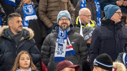 Fabian Drescher (Mitte) ist im November zum Präsidenten von Hertha BSC gewählt worden.