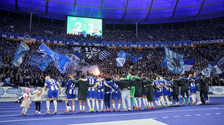 Herthas Spieler wollen am Saisonende den Aufstieg mit ihren Fans feiern. Doch das wird schwer.