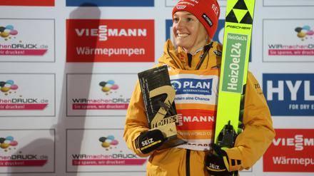 Katharina Schmid steht wieder auf dem Siegerpodium.