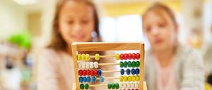Neu durchgerechnet wurde die Finanzierung der freien Schulen.