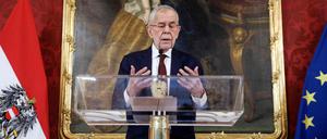 Österreichs Bundespräsident van der Bellen will am Montag mit FPÖ-Chef Kickl über eine Regierungsbildung sprechen.