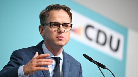Carsten Linnemann, CDU-Generalsekretär, will Empfänger staatlicher Leistungen bundesweit verpflichten, einer Arbeit nachzugehen.