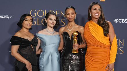 Strahlendes „Emilia Perez“-Ensemble: Adriana Paz, Selena Gomez, Globe-Gewinnerin Zoë Saldaña und Karla Sofia Gascón.