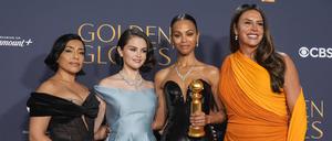 Strahlendes „Emilia Perez“-Ensemble: Adriana Paz, Selena Gomez, Globe-Gewinnerin Zoë Saldaña und Karla Sofia Gascón.