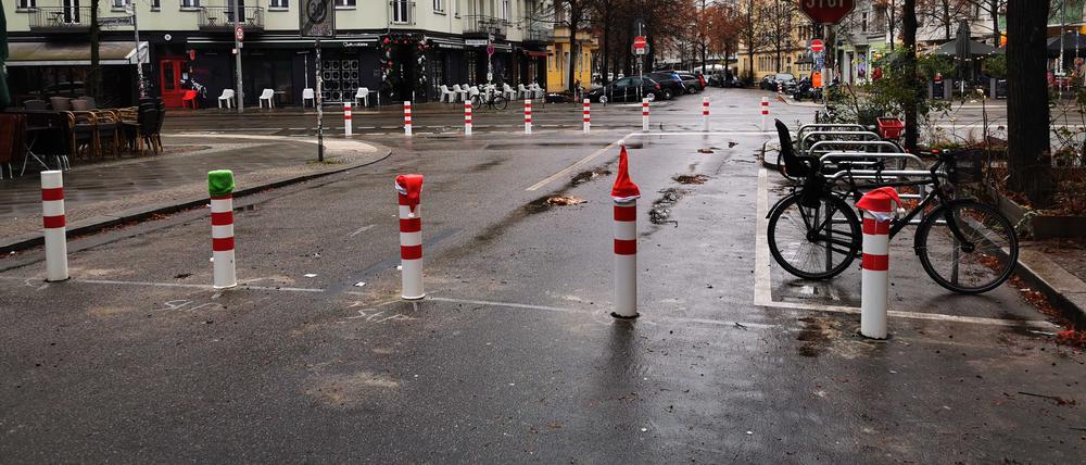 Poller in der Niederbarnimstraße in Friedrichshain. 
