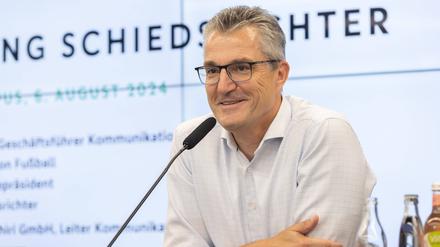 Knut Kurcher ist ein ehemaliger Spitzenreferee aus Rottenburg.