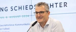 Knut Kurcher ist ein ehemaliger Spitzenreferee aus Rottenburg.