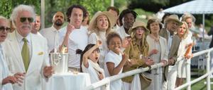 High Society beim Polo. Das Milliardärsehepaar Amon und Viktoria Maynard (Laurence Rupp, Ursina Lardi, Mitte) jubelt Tochter Paula zu.