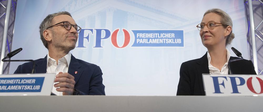 Österreichs FPO-Chef Herbert Kickl und Alice Weidel von der AfD während einer Pressekonferenz in Wien am 19. September 2023.