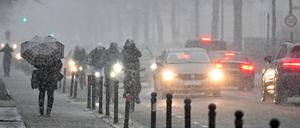 Schneefall sorgte am Donnerstag für widrige Bedingungen auf Potsdams Straßen.