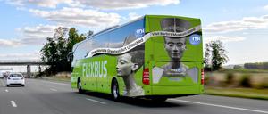Branding mit Folie. Ein Flix-Bus mit Werbung für die Berliner Museumsinsel.
