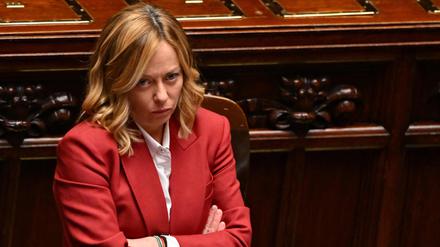 Die italienische Ministerpräsidentin Giorgia Meloni nimmt im Parlamentssaal des Palazzo Montecitorio im Zentrum von Rom an einer Debatte über Kommunikation teil. 